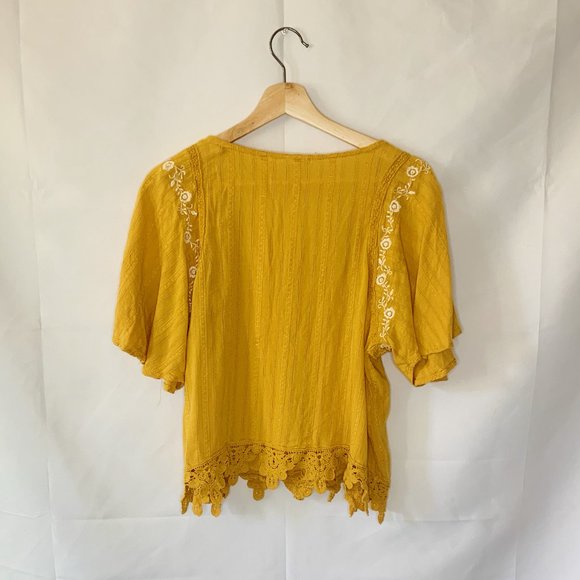 Alya Short Sleeve Embroidered Blouse Size M - Picture 7 of 7